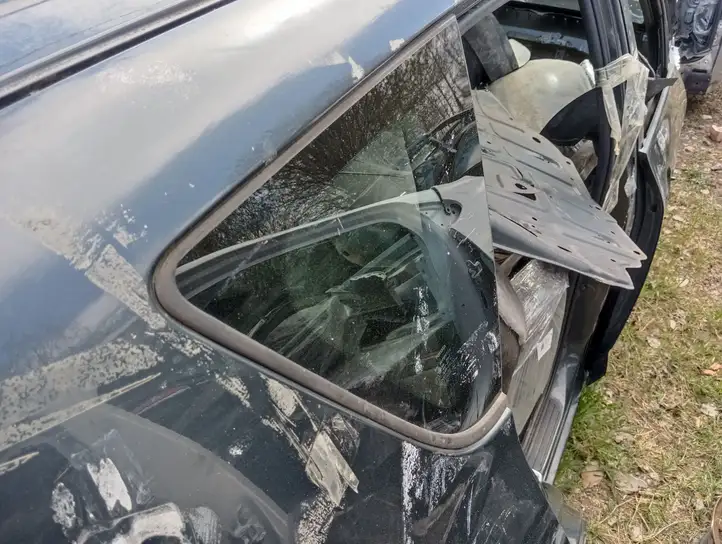 Toyota RAV 4 (XA30) (2006 - 2016) Заднее боковое стекло — фото 3