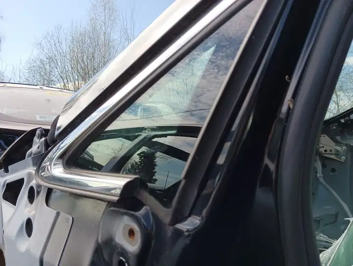 Mazda CX-7 (2006 - 2009) Треугольное стекло кузова — фото 2