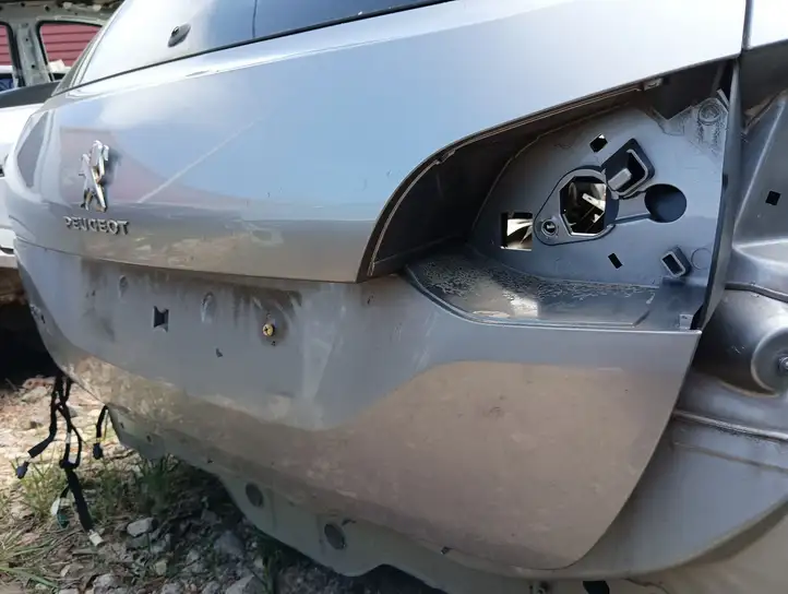 Peugeot 308 (2013 - 2021) Крышка багажника — фото 2