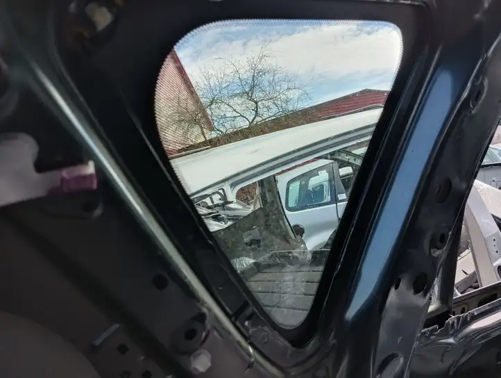 Toyota RAV 4 (XA30) (2006 - 2016) Заднее боковое стекло — фото 4