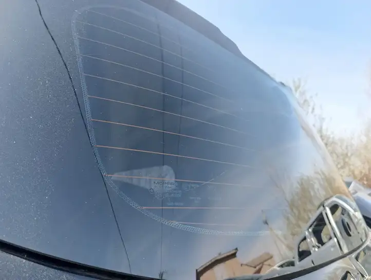 Jeep Renegade (2014 - ) Заднее стекло — фото 3