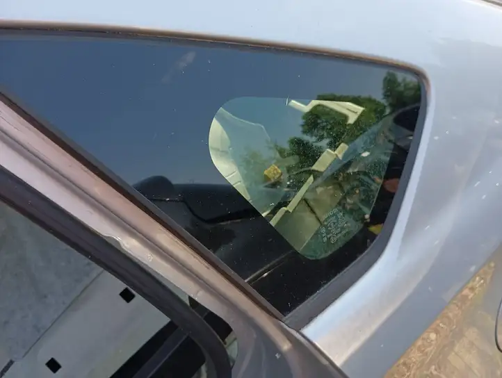 Toyota Prius (XW30) (2009 - 2015) Заднее боковое стекло — фото 1