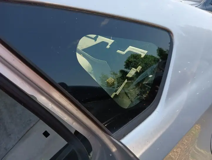 Toyota Prius (XW30) (2009 - 2015) Заднее боковое стекло — фото 2