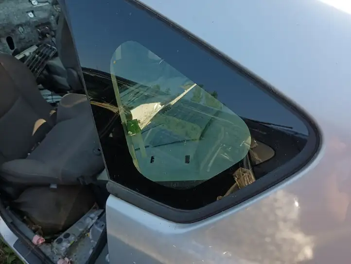 Toyota Prius (XW30) (2009 - 2015) Заднее боковое стекло — фото 3