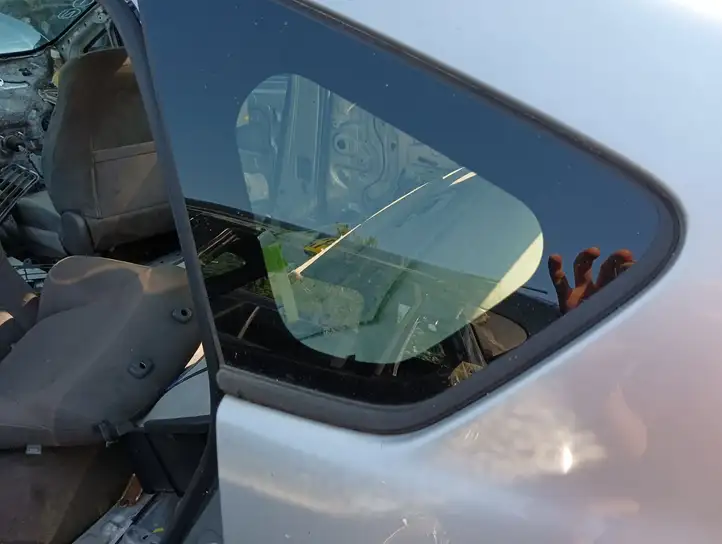 Toyota Prius (XW30) (2009 - 2015) Заднее боковое стекло — фото 4