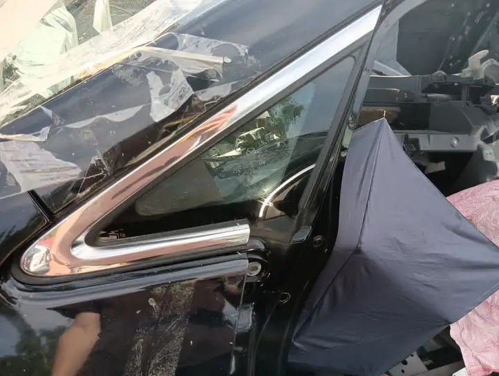 Mazda CX-7 (2006 - 2009) Треугольное стекло кузова — фото 3
