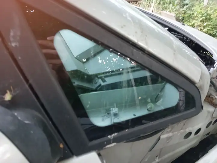 Ford Focus C-MAX (2003 - 2010) Треугольное стекло кузова — фото 3