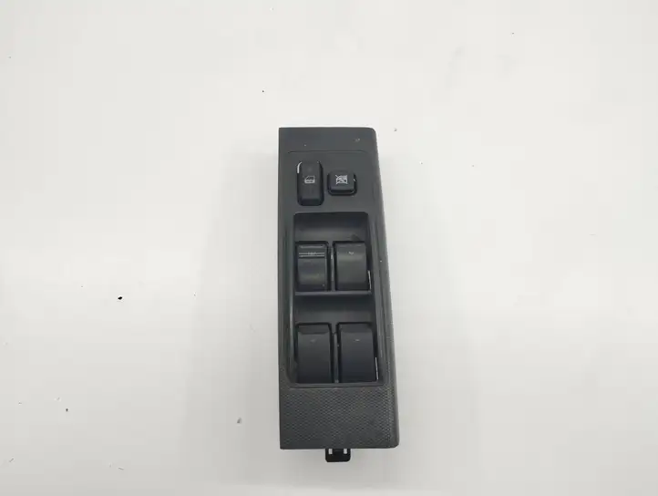 Toyota Corolla Verso AR10 (2004 - 2009) Кнопка стеклоподъемников — фото 1