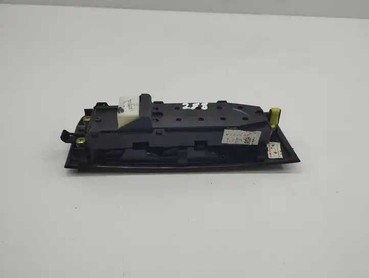 Toyota Corolla Verso AR10 (2004 - 2009) Кнопка стеклоподъемников — фото 3
