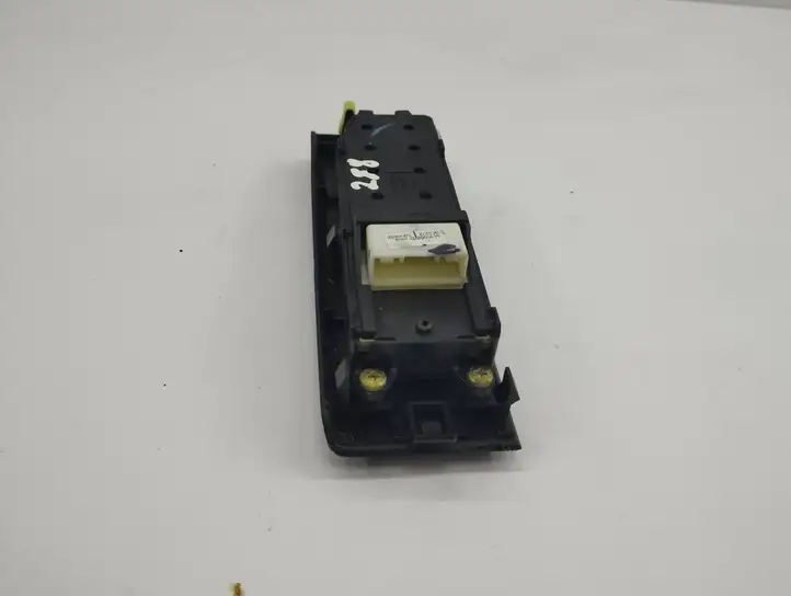 Toyota Corolla Verso AR10 (2004 - 2009) Кнопка стеклоподъемников — фото 4