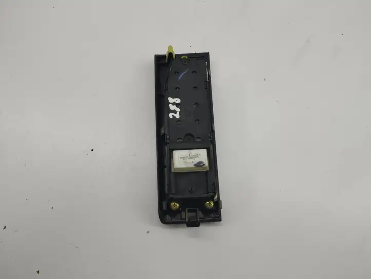 Toyota Corolla Verso AR10 (2004 - 2009) Кнопка стеклоподъемников — фото 6