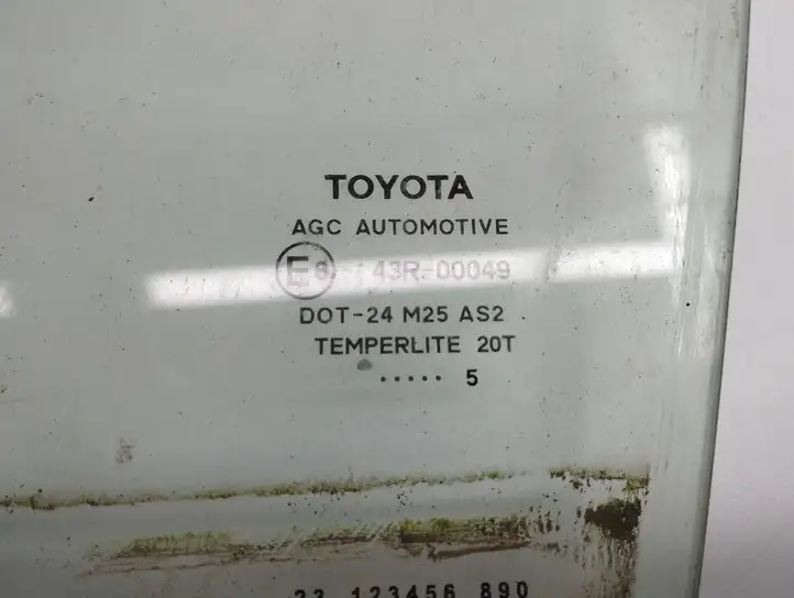Toyota Auris E180 (2012 - 2018) 43R00049 Стекло передней двери — фото 2