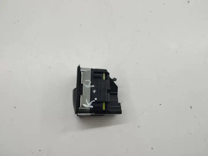 Mercedes-Benz C W204 (2007 - 2014) A2048700451 Блок кнопок стеклоподъемников — фото 3