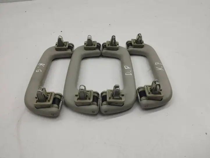 Toyota Auris 150 (2006 - 2012) 6746838010 Комплект потолочных ручек — фото 4