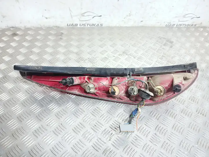 Ford Mondeo Mk III (2000 - 2007) 1S7113404C Задний фонарь в кузове — фото 3