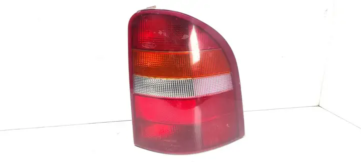 Ford Mondeo MK II (1996 - 2000) 93BG13N004 Задний фонарь в кузове — фото 1
