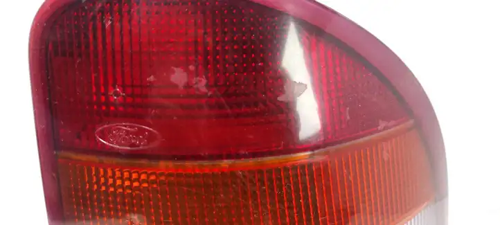Ford Mondeo MK II (1996 - 2000) 93BG13N004 Задний фонарь в кузове — фото 4