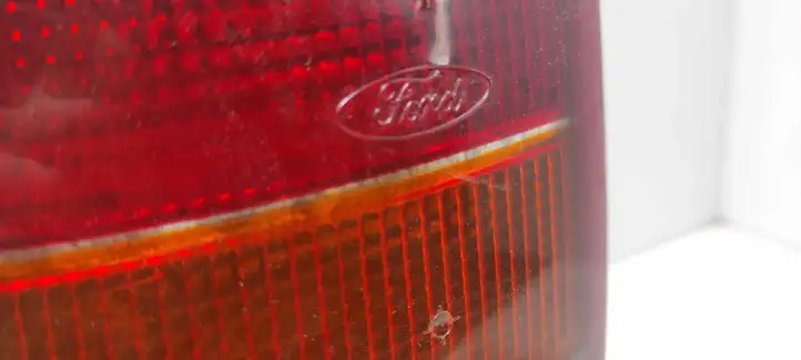 Ford Mondeo MK II (1996 - 2000) 93BG13N004 Задний фонарь в кузове — фото 4