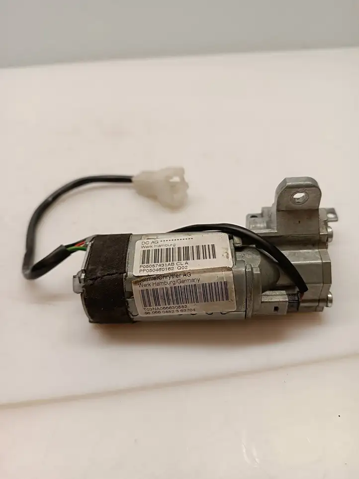 Chrysler 300 - 300C (2005 - 2011) P05057431AB Электродвигатель регулировки рулевой колонки — фото 1