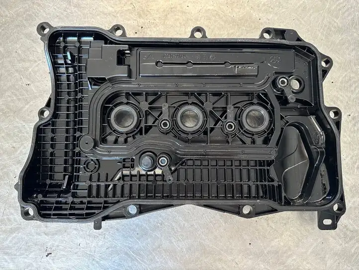 Toyota Yaris Cross (2020 - ) 11201F3020 Крышка головки блока цилиндров — фото 4