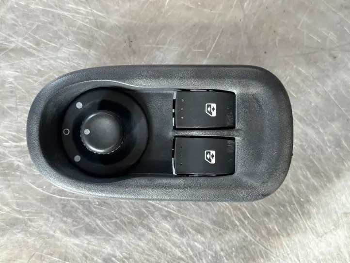 Renault Master III (2010 - ) 8200637849 Кнопка стеклоподъемников — фото 1