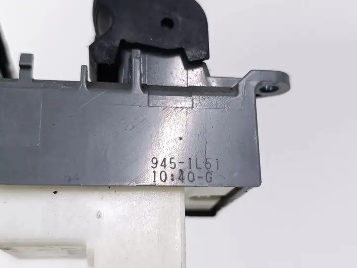 Toyota Prius c (2012 - 2015) 192835 Кнопка стеклоподъемников — фото 6