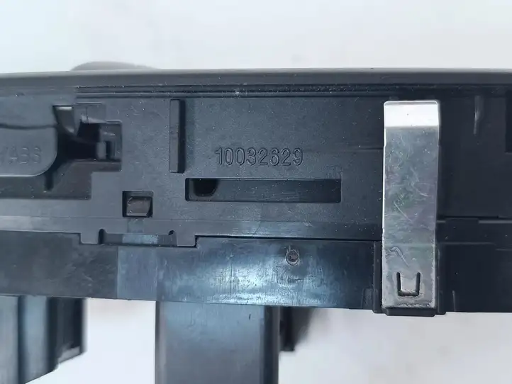 Dodge Grand Caravan (2007 - 2020) 68110870AA Кнопка стеклоподъемников — фото 5