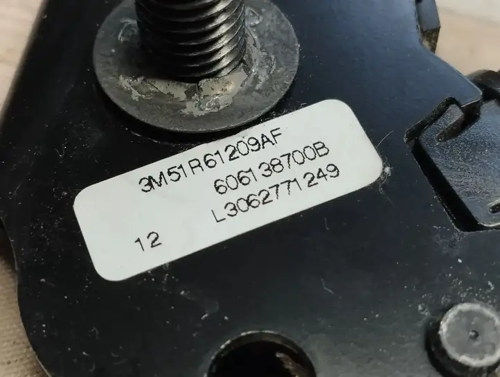Ford C-MAX I (2003 - 2007) 3M51R61209AF Замок переднего ремня — фото 3