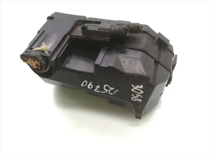 Honda Civic IX (2011 - 2017) TV1-E010-EO Блок предохранителей — фото 2