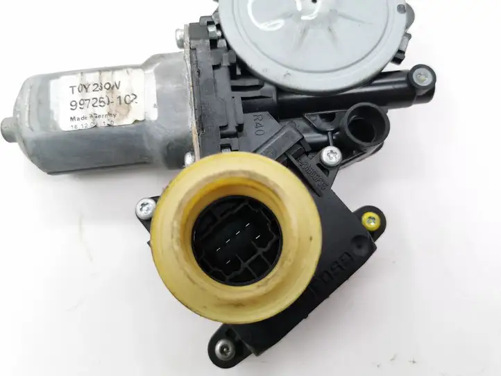 Toyota Corolla Verso AR10 (2004 - 2009) 698300F020 Стеклоподъемник задней двери — фото 2