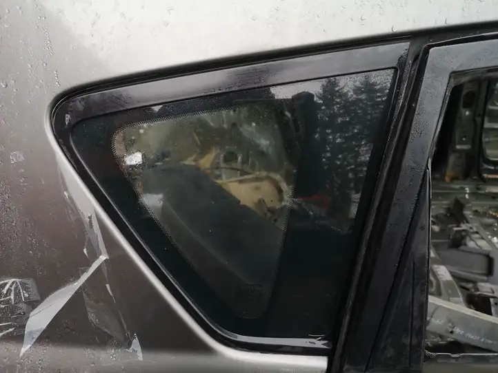 Toyota Corolla Verso AR10 (2004 - 2009) Заднее боковое стекло — фото 1