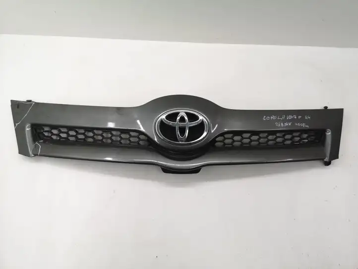 Toyota Corolla Verso AR10 (2004 - 2009) 531110F020 Верхняя решетка радиатора — фото 1