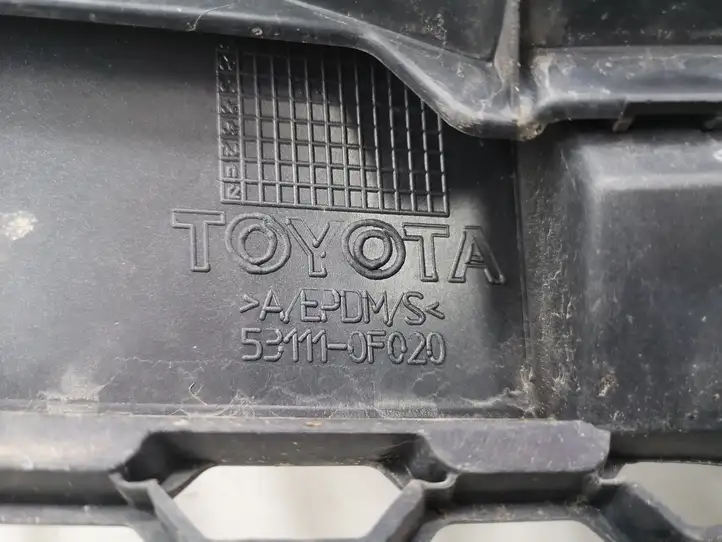Toyota Corolla Verso AR10 (2004 - 2009) 531110F020 Верхняя решетка радиатора — фото 5