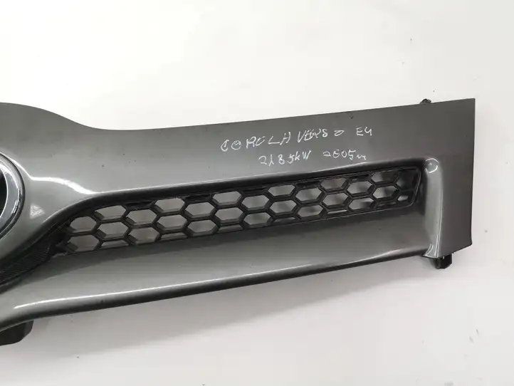Toyota Corolla Verso AR10 (2004 - 2009) 531110F020 Верхняя решетка радиатора — фото 13
