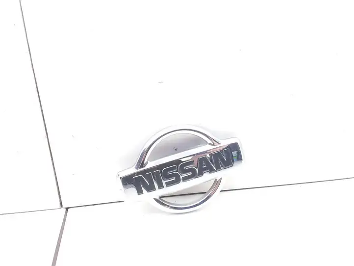 Nissan Almera N16 (2000 - 2010) 90890BM400 Эмблема производителя — фото 1
