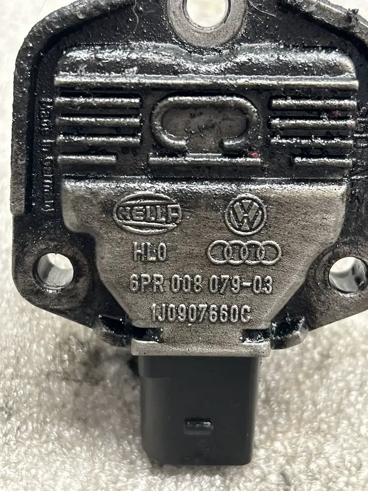 Audi A6 S6 C5 4B (2001 - 2004) 6PR00807903 Датчик уровня масла двигателя — фото 2