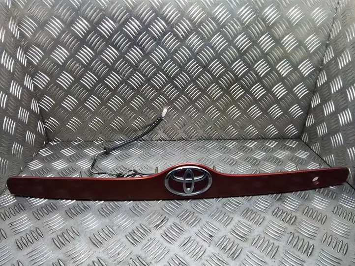Toyota Corolla Verso E121 (2001 - 2004) 7680113110 Подсветка номера — фото 1