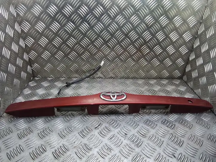 Toyota Corolla Verso E121 (2001 - 2004) 7680113110 Подсветка номера — фото 3