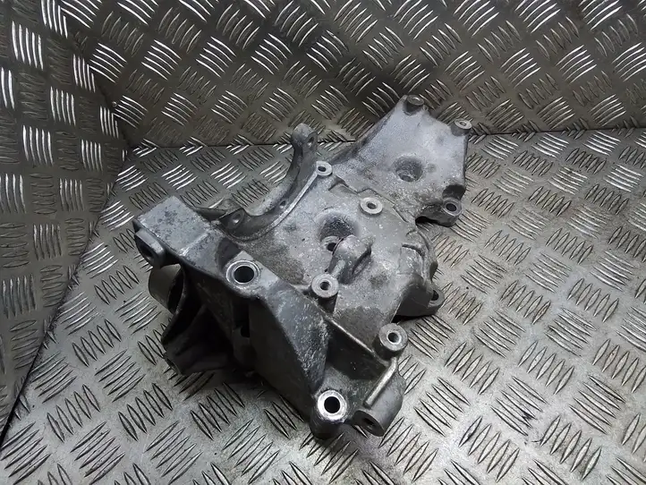 Audi A4 S4 B7 8E 8H (2004 - 2009) 06D903143D Кронштейн генератора — фото 2