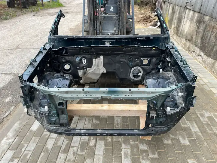 Toyota Land Cruiser (J150) (2009 - ) Передняя часть кузова — фото 1