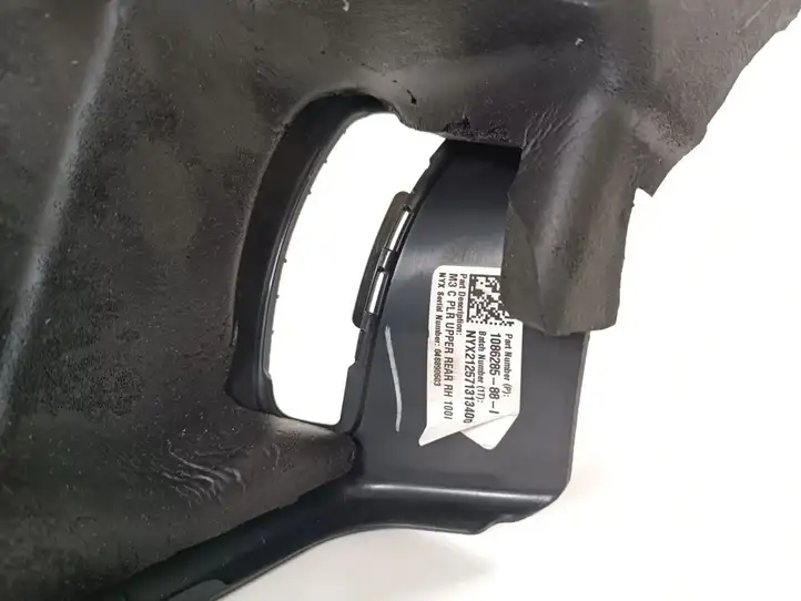 Tesla Model 3 (2017 - 2023) 1086285-88-I Верхняя обшивка стойки D — фото 3