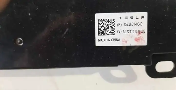 Tesla Model 3 (2017 - 2023) 158560100D Антенна Bluetooth — фото 2