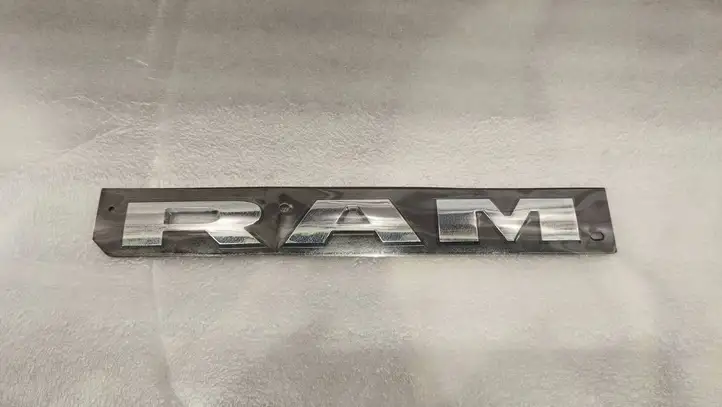 Dodge Ram (2018 - ) 68302528AB Эмблема модели на переднюю дверь — фото 1