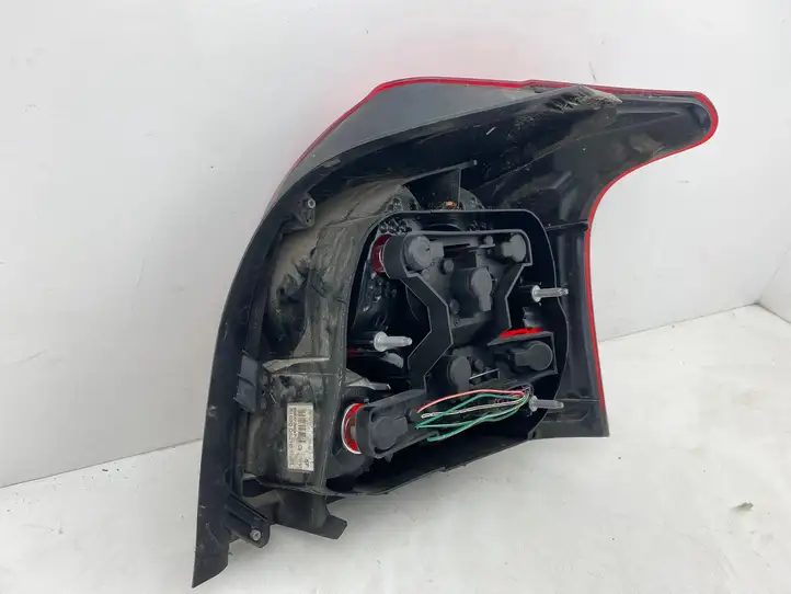 Toyota Avensis T250 (2006 - 2009) 89070471 Деталь заднего фонаря — фото 5