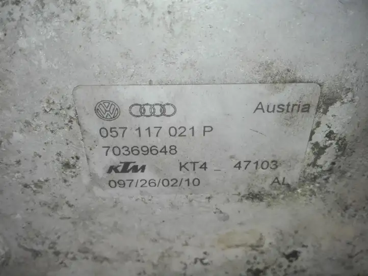 Audi A8 S8 D4 4H (2010 - 2014) 057117021P Радиатор масла двигателя — фото 3