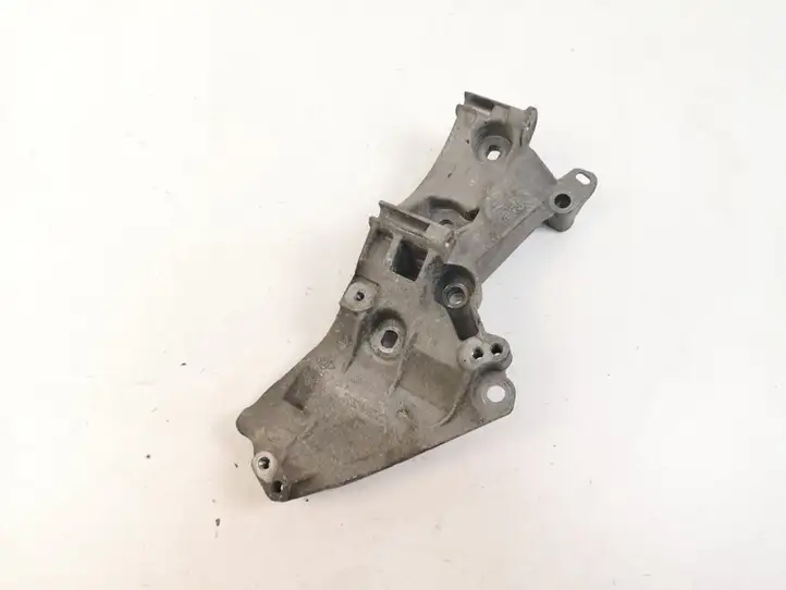 Nissan Qashqai (2010 - 2013) 8200660495 Кронштейн генератора — фото 1