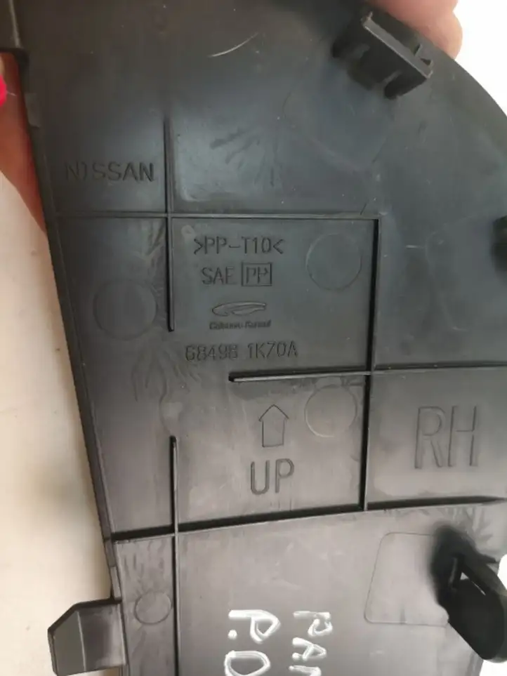 Nissan Juke I F15 (2010 - 2018) 684981KZ0A Боковая отделка панели приборов — фото 3