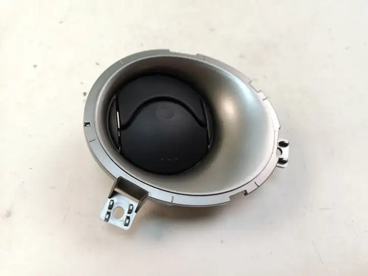 Nissan Juke I F15 (2010 - 2018) 687601KE0A Боковой воздушный дефлектор — фото 1