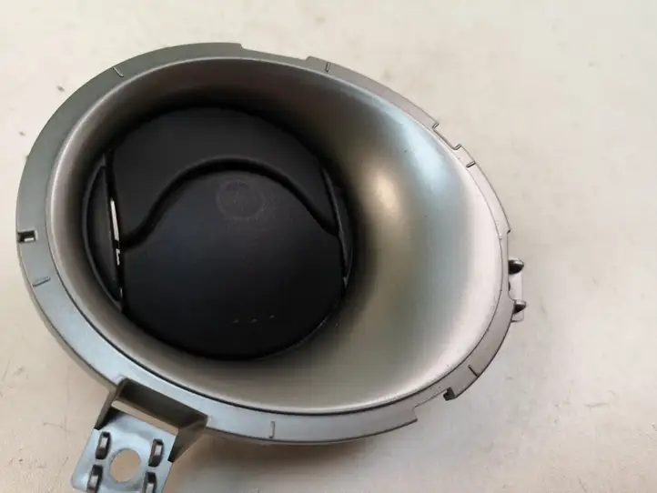 Nissan Juke I F15 (2010 - 2018) 687601KE0A Боковой воздушный дефлектор — фото 3