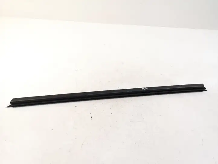 BMW 1 F20 F21 (2011 - 2019) 7240860 Уплотнитель стекла передней двери — фото 1